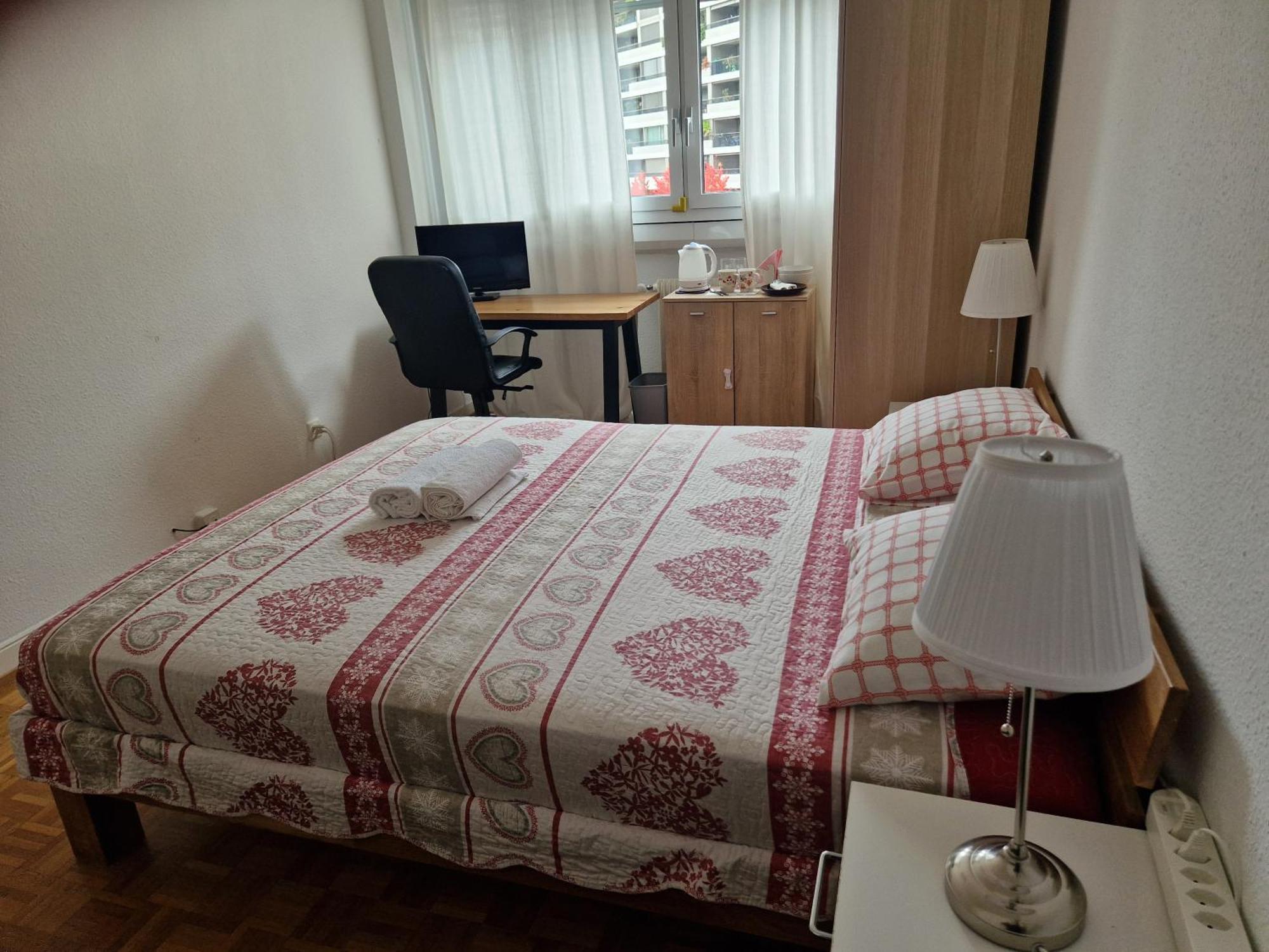 Room In Shared Apartment Женева Екстер'єр фото