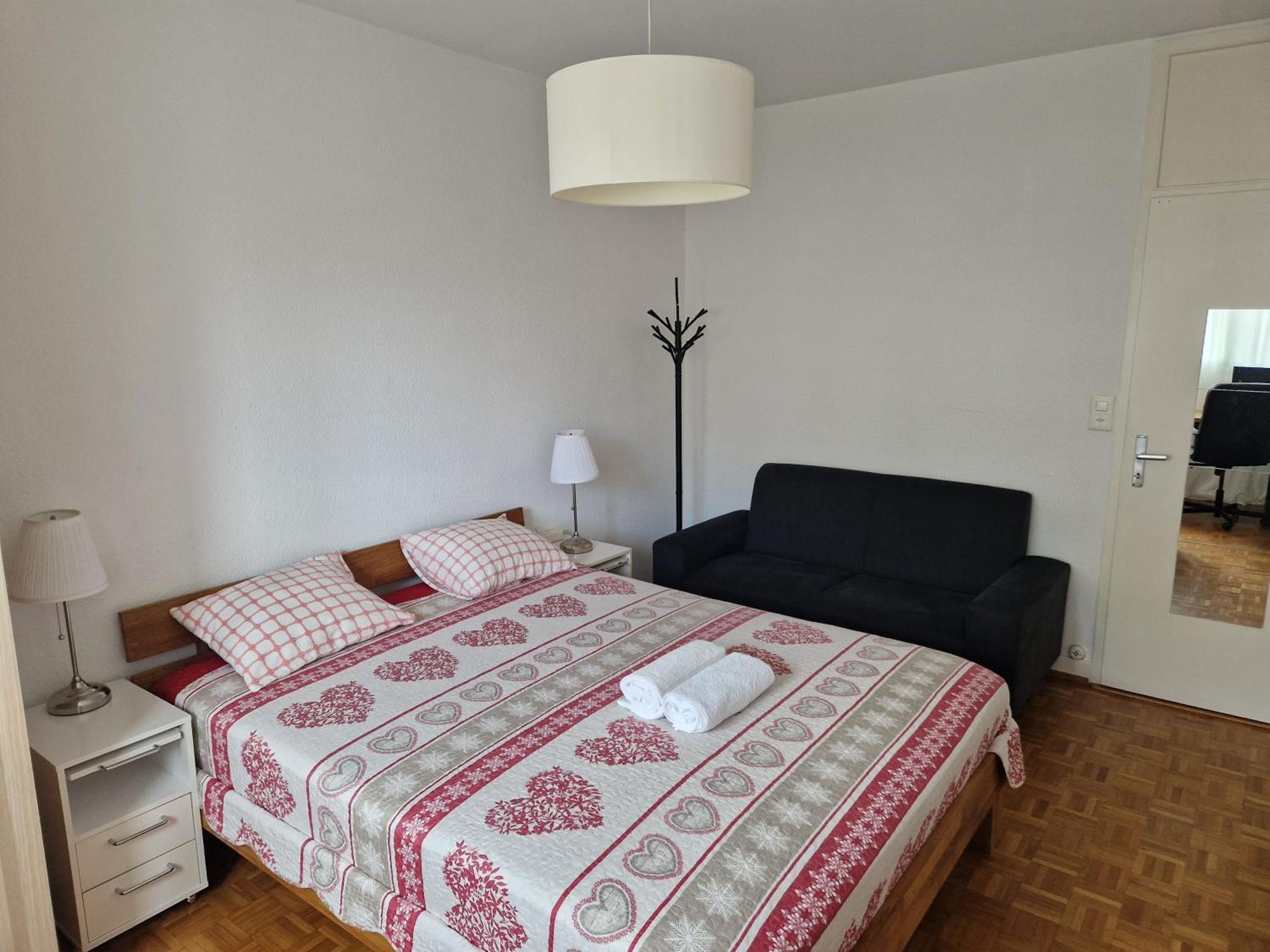 Room In Shared Apartment Женева Екстер'єр фото