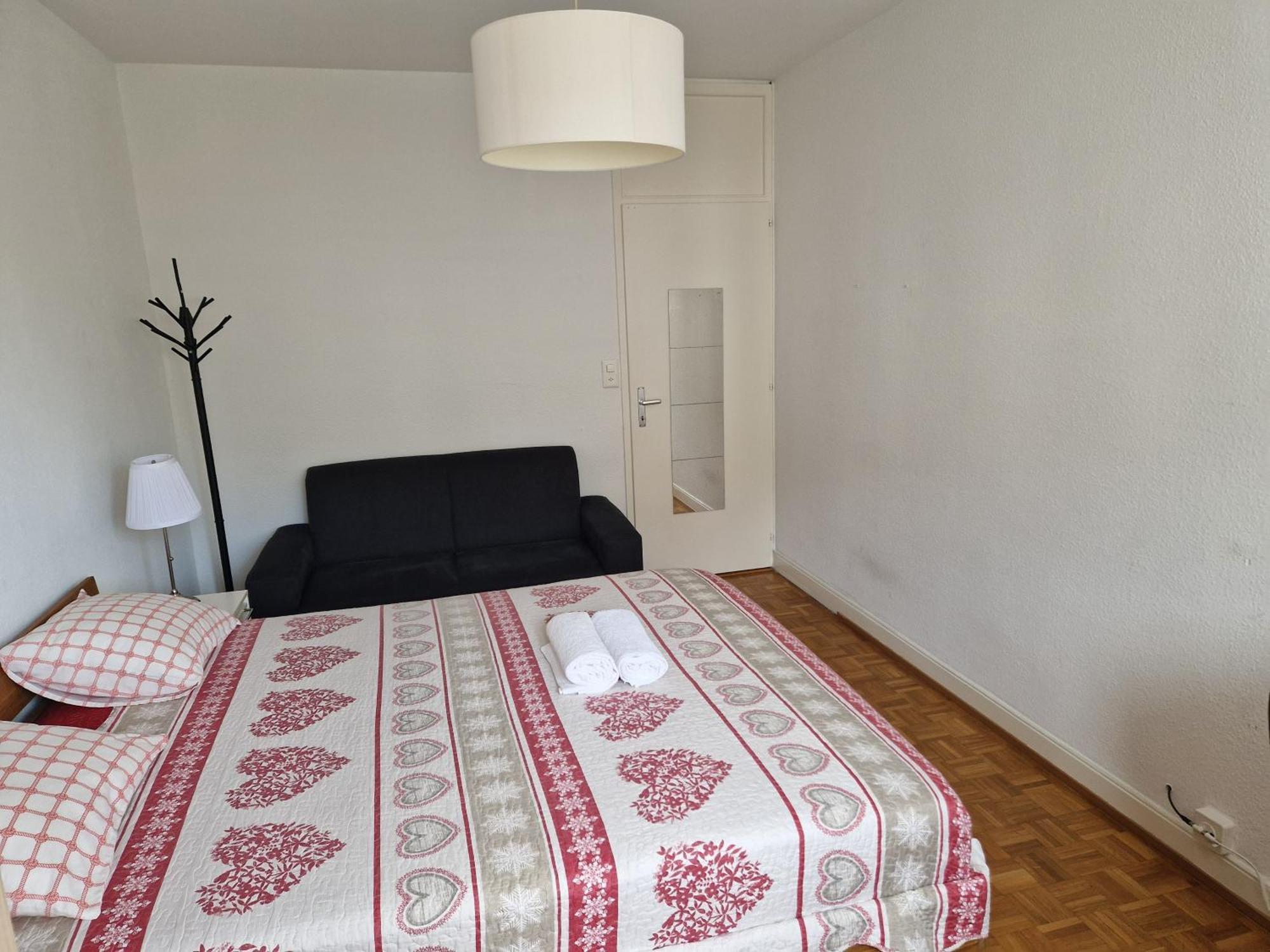 Room In Shared Apartment Женева Екстер'єр фото